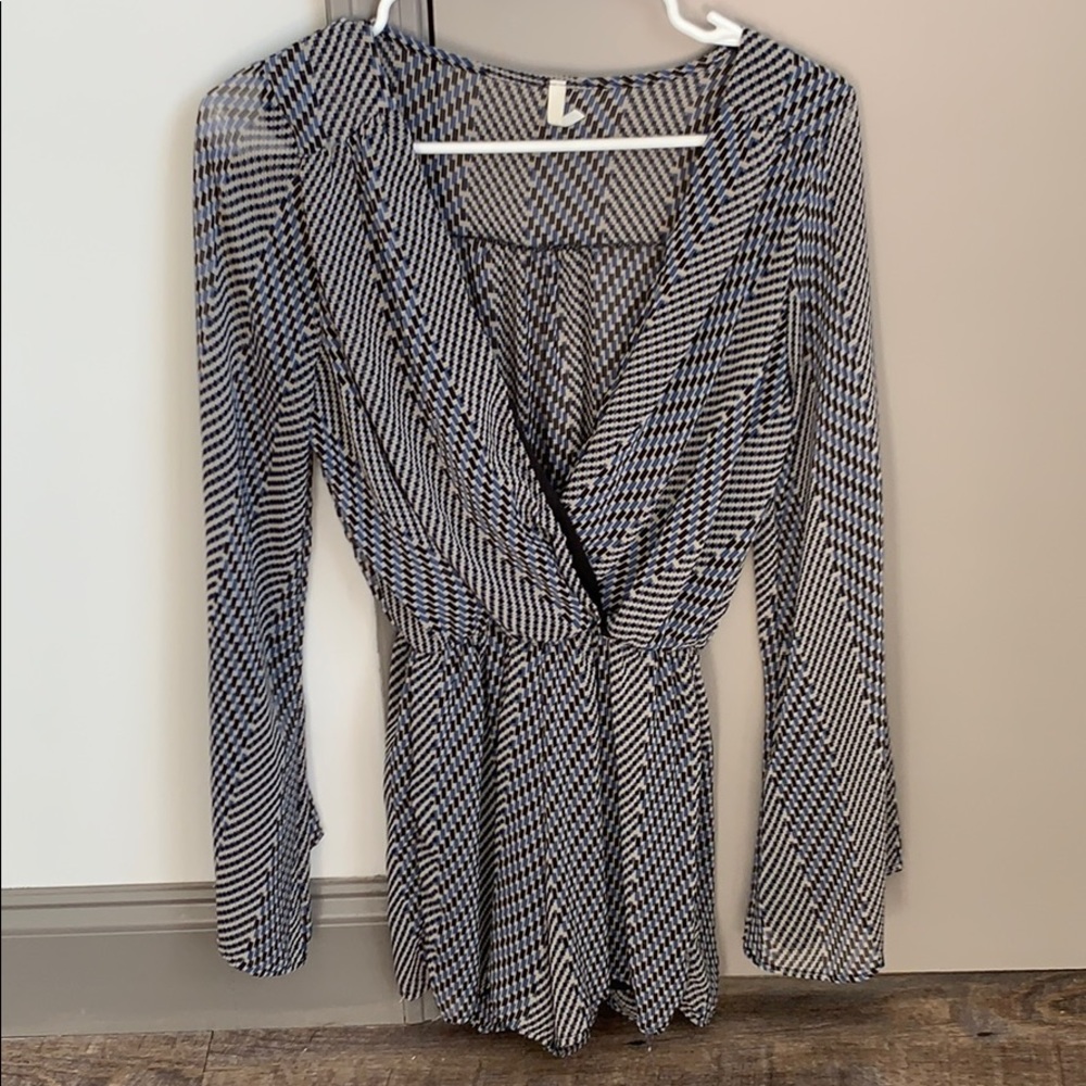 Flowy blue romper with bell sleeves 🔔 😍